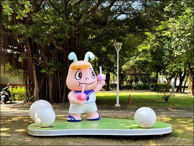 高雄新景點》走進愛麗絲的奇幻樂園~不用門票可愛好拍的高雄新亮點 @青青小熊*旅遊札記 高雄新景點》走進愛麗絲的奇幻樂園~不用門票可愛好拍的高雄新亮點 @青青小熊*旅遊札記