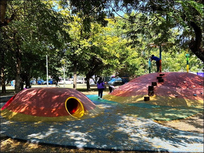 高雄新景點》走進愛麗絲的奇幻樂園~不用門票可愛好拍的高雄新亮點 @青青小熊*旅遊札記 高雄新景點》走進愛麗絲的奇幻樂園~不用門票可愛好拍的高雄新亮點 @青青小熊*旅遊札記