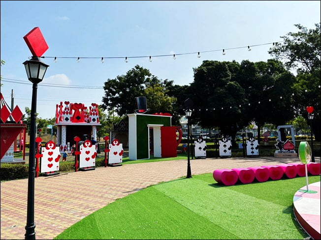 高雄新景點》走進愛麗絲的奇幻樂園~不用門票可愛好拍的高雄新亮點 @青青小熊＊旅遊札記