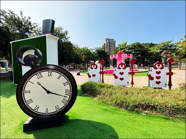 高雄新景點》走進愛麗絲的奇幻樂園~不用門票可愛好拍的高雄新亮點 @青青小熊*旅遊札記 高雄新景點》走進愛麗絲的奇幻樂園~不用門票可愛好拍的高雄新亮點 @青青小熊*旅遊札記