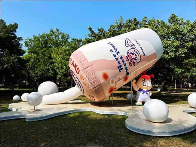 高雄新景點》走進愛麗絲的奇幻樂園~不用門票可愛好拍的高雄新亮點 @青青小熊*旅遊札記 高雄新景點》走進愛麗絲的奇幻樂園~不用門票可愛好拍的高雄新亮點 @青青小熊*旅遊札記