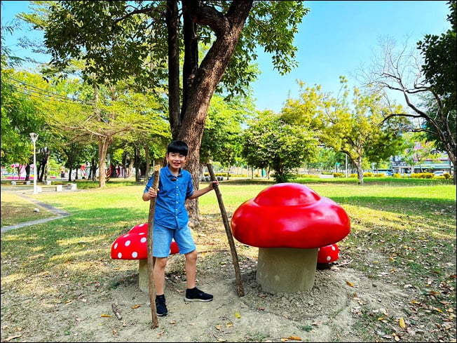 高雄新景點》走進愛麗絲的奇幻樂園~不用門票可愛好拍的高雄新亮點 @青青小熊*旅遊札記 高雄新景點》走進愛麗絲的奇幻樂園~不用門票可愛好拍的高雄新亮點 @青青小熊*旅遊札記