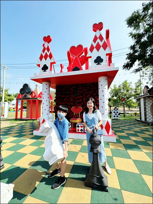 高雄新景點》走進愛麗絲的奇幻樂園~不用門票可愛好拍的高雄新亮點 @青青小熊*旅遊札記 高雄新景點》走進愛麗絲的奇幻樂園~不用門票可愛好拍的高雄新亮點 @青青小熊*旅遊札記