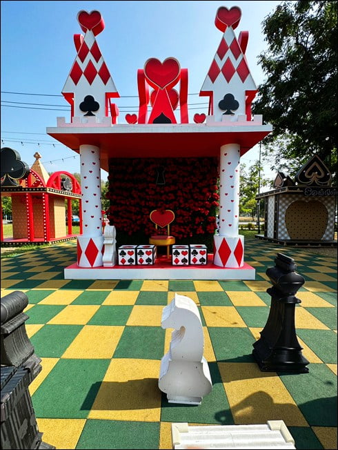 高雄新景點》走進愛麗絲的奇幻樂園~不用門票可愛好拍的高雄新亮點 @青青小熊＊旅遊札記