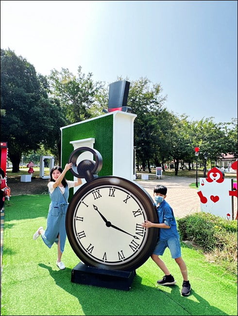 高雄新景點》走進愛麗絲的奇幻樂園~不用門票可愛好拍的高雄新亮點 @青青小熊*旅遊札記 高雄新景點》走進愛麗絲的奇幻樂園~不用門票可愛好拍的高雄新亮點 @青青小熊*旅遊札記