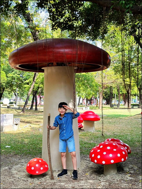 高雄新景點》走進愛麗絲的奇幻樂園~不用門票可愛好拍的高雄新亮點 @青青小熊＊旅遊札記