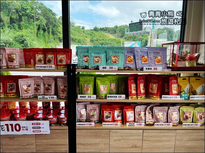 苗栗伴手禮景點》裕芳食品通霄店，大包實惠又好好吃~苗栗通霄必買伴手禮 @青青小熊＊旅遊札記