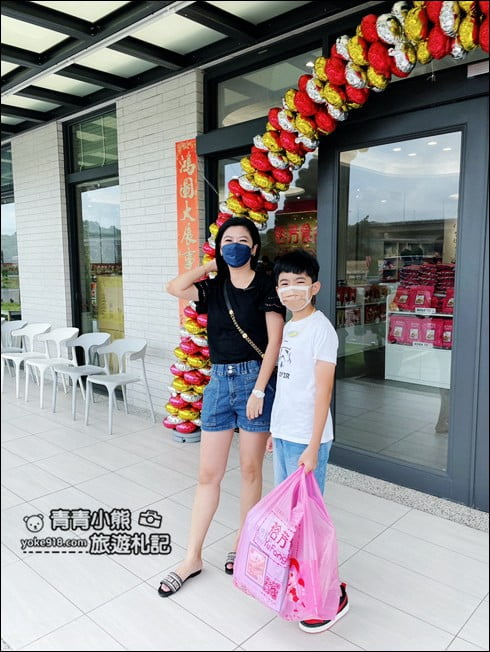 苗栗伴手禮景點》裕芳食品通霄店，大包實惠又好好吃~苗栗通霄必買伴手禮 @青青小熊＊旅遊札記