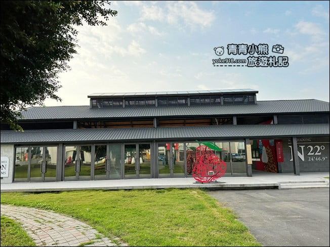 屏東景點》佳冬透紅佳人樂園，巨大蓮霧出沒~來到巨人國 @青青小熊＊旅遊札記