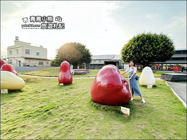 屏東景點》佳冬透紅佳人樂園，巨大蓮霧出沒~來到巨人國 @青青小熊＊旅遊札記