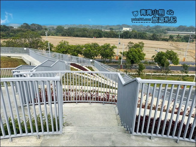 台南景點》新化果菜市場,還有空中大草皮,顛覆傳統新化最美果菜市場 @青青小熊*旅遊札記 台南景點》新化果菜市場,還有空中大草皮,顛覆傳統新化最美果菜市場 @青青小熊*旅遊札記
