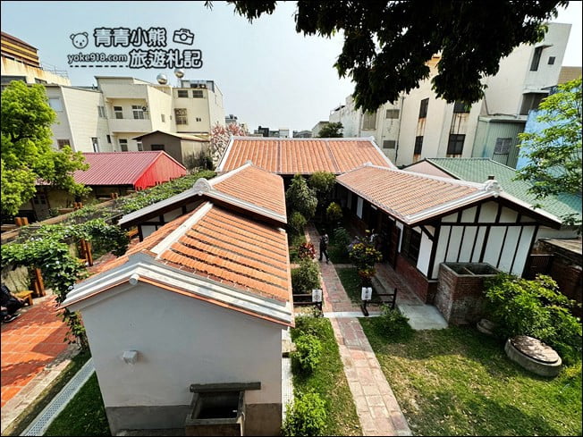 嘉義景點》新港培桂堂星巴克．隱藏老診所內的玻璃屋星巴克，好特別 @青青小熊＊旅遊札記
