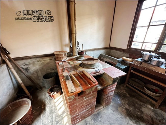 嘉義景點》新港培桂堂星巴克．隱藏老診所內的玻璃屋星巴克，好特別 @青青小熊＊旅遊札記