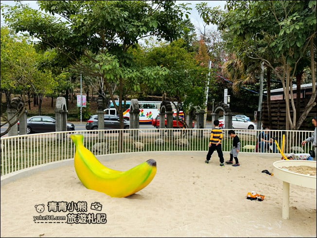 高雄景點》香蕉特色旗山公園~可愛大香蕉,讓小朋友放電的好地方 @青青小熊*旅遊札記 高雄景點》香蕉特色旗山公園~可愛大香蕉,讓小朋友放電的好地方 @青青小熊*旅遊札記