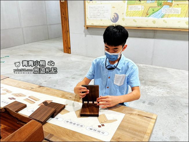 宜蘭景點》蘇澳森學苑巨大紅凳木椅子~還可以認識各種木頭的森林系觀光工廠 @青青小熊*旅遊札記 宜蘭景點》蘇澳森學苑巨大紅凳木椅子~還可以認識各種木頭的森林系觀光工廠 @青青小熊*旅遊札記