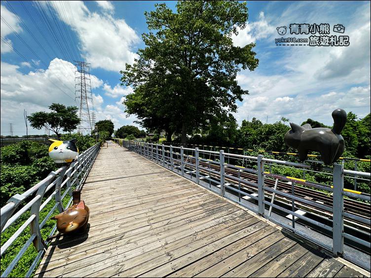 彰化景點》東螺溪鐵橋站貓咪火車．療癒系萌貓出沒，佔領了候車座位跟火車也太可愛 @青青小熊＊旅遊札記