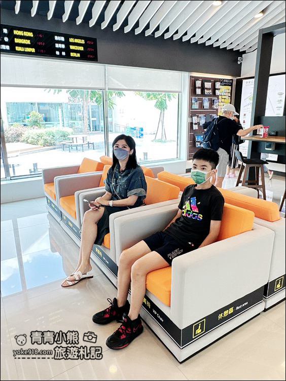 台中新景點》特色飛航館.中央公園遊客中心免費搭飛機~實境體驗登機拍照趣 @青青小熊*旅遊札記 台中新景點》特色飛航館.中央公園遊客中心免費搭飛機~實境體驗登機拍照趣 @青青小熊*旅遊札記