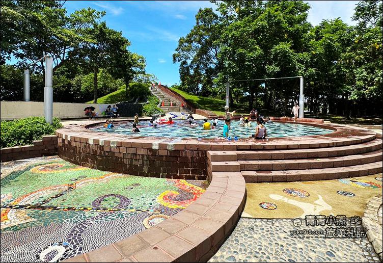 桃園景點》龍潭運動公園免費玩水去~戲水池期間限定開放 @青青小熊＊旅遊札記