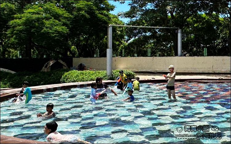 桃園景點》龍潭運動公園免費玩水去~戲水池期間限定開放 @青青小熊＊旅遊札記