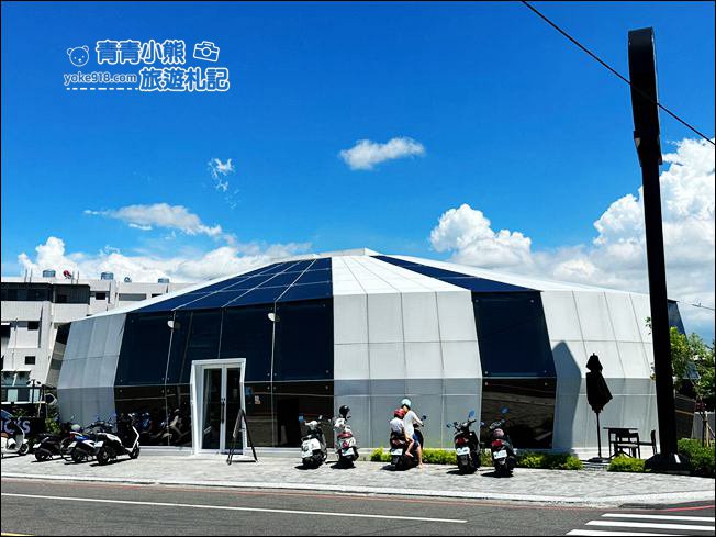 台南新景點》可愛麻豆柚子造型的星巴克咖啡，來吃柚子別忘了坐進巨型柚子內來杯咖啡喔 @青青小熊＊旅遊札記