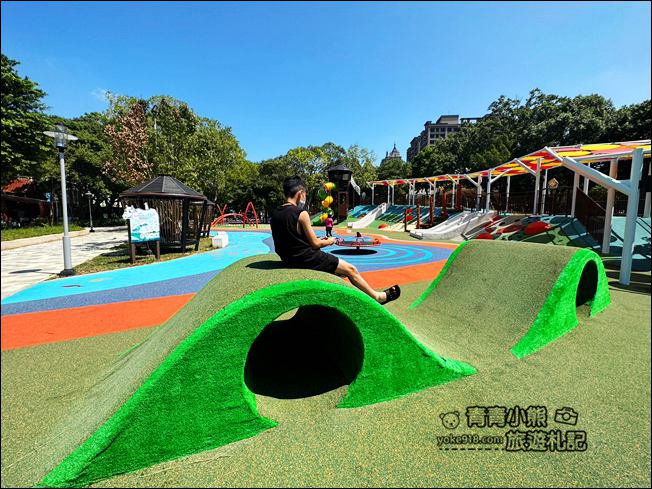 桃園新景點》平鎮穀倉公園．穀倉造型的繽紛遊戲場 @青青小熊＊旅遊札記
