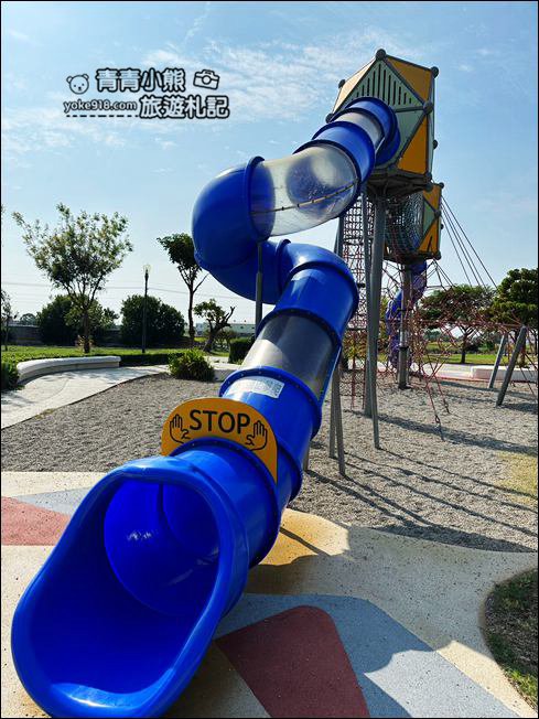 彰化新景點》溪湖中央公園~迷你五分車站，還有三層樓巨大葡萄藤堡溜滑梯 @青青小熊＊旅遊札記