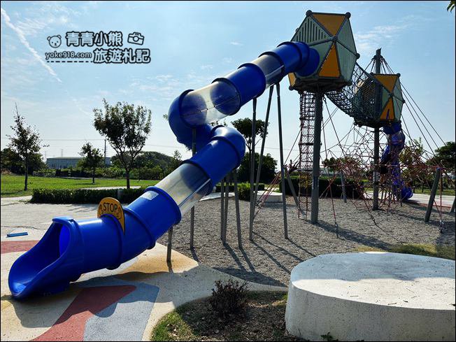 彰化新景點》溪湖中央公園~迷你五分車站，還有三層樓巨大葡萄藤堡溜滑梯 @青青小熊＊旅遊札記