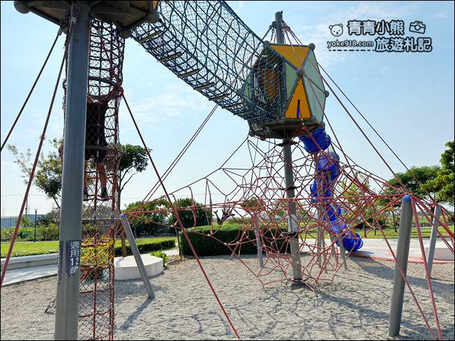 彰化新景點》溪湖中央公園~迷你五分車站,還有三層樓巨大葡萄藤堡溜滑梯 @青青小熊*旅遊札記 彰化新景點》溪湖中央公園~迷你五分車站,還有三層樓巨大葡萄藤堡溜滑梯 @青青小熊*旅遊札記