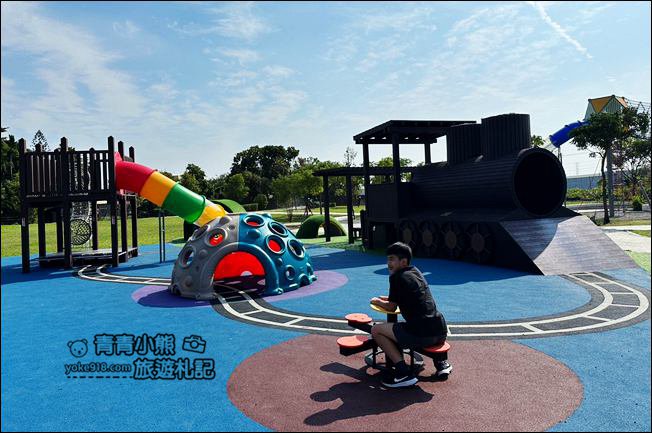 彰化新景點》溪湖中央公園~迷你五分車站,還有三層樓巨大葡萄藤堡溜滑梯 @青青小熊*旅遊札記