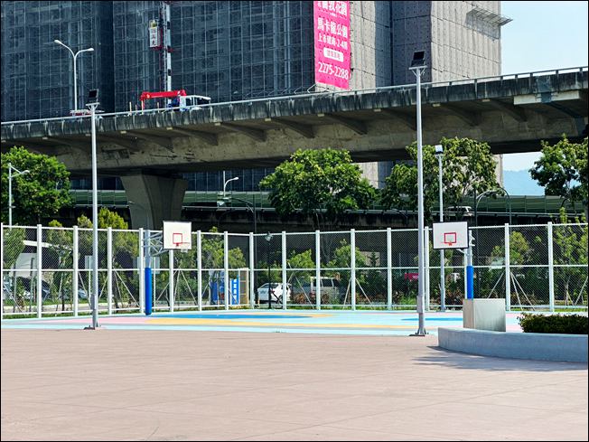 台中景點》繽紛台中馬卡龍公園~11公尺溜滑梯，多種遊樂設施放電去。 @青青小熊＊旅遊札記