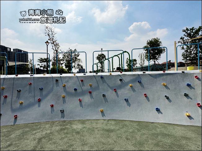 台中景點》繽紛台中馬卡龍公園~11公尺溜滑梯,多種遊樂設施放電去。 @青青小熊*旅遊札記