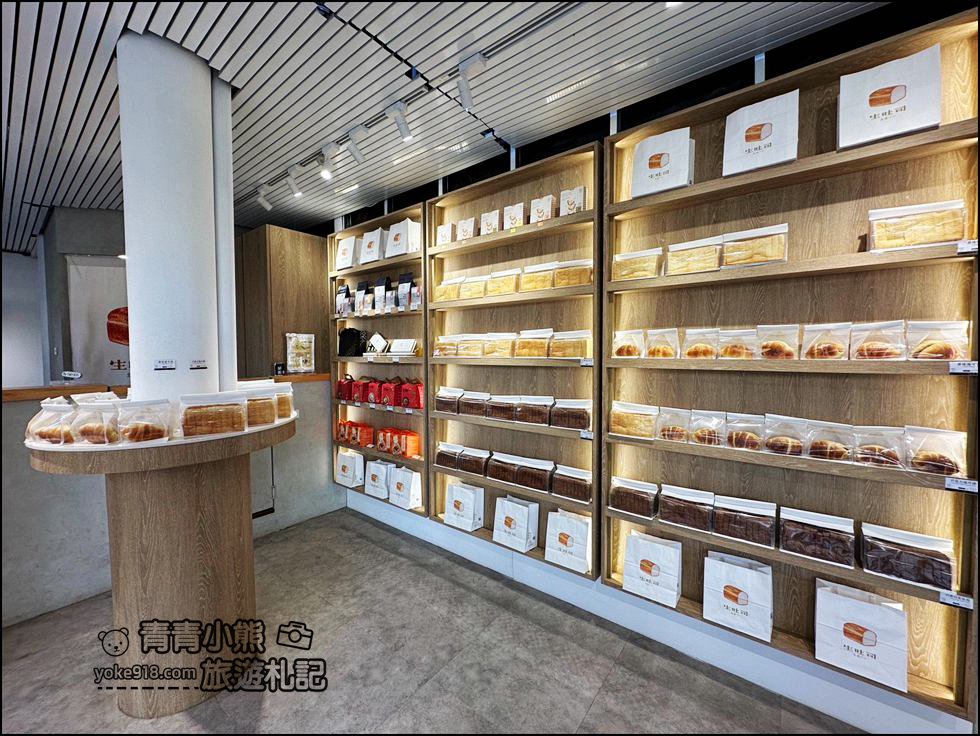 台中大甲美食推薦》一品香水煎包.五甲地香酥芋泥球.還有不用到埔里也買的到好吃生吐司 @青青小熊*旅遊札記 台中大甲美食推薦》一品香水煎包.五甲地香酥芋泥球.還有不用到埔里也買的到好吃生吐司 @青青小熊*旅遊札記