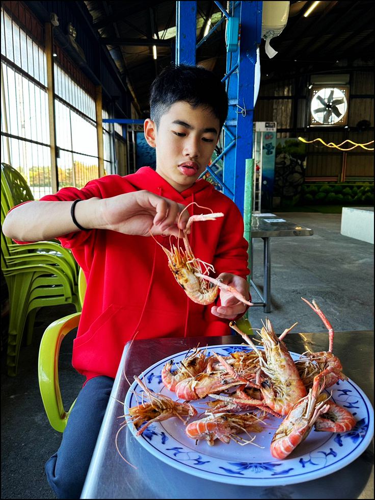 宜蘭景點》六隻蝦宜蘭親子釣蝦場．水質乾淨可看見蝦~現烤現吃好新鮮 @青青小熊＊旅遊札記