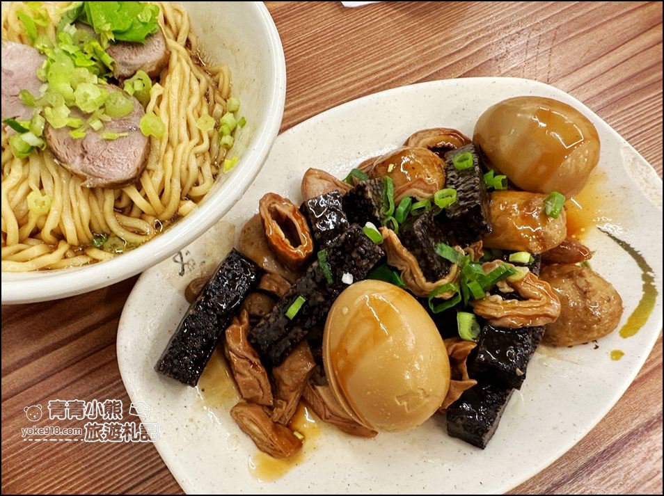 台中大甲美食》香噴噴的大甲廟口意麵，麵好吃鴨香飯也好讚~是大甲鎮瀾宮的銅板小吃美食 @青青小熊＊旅遊札記