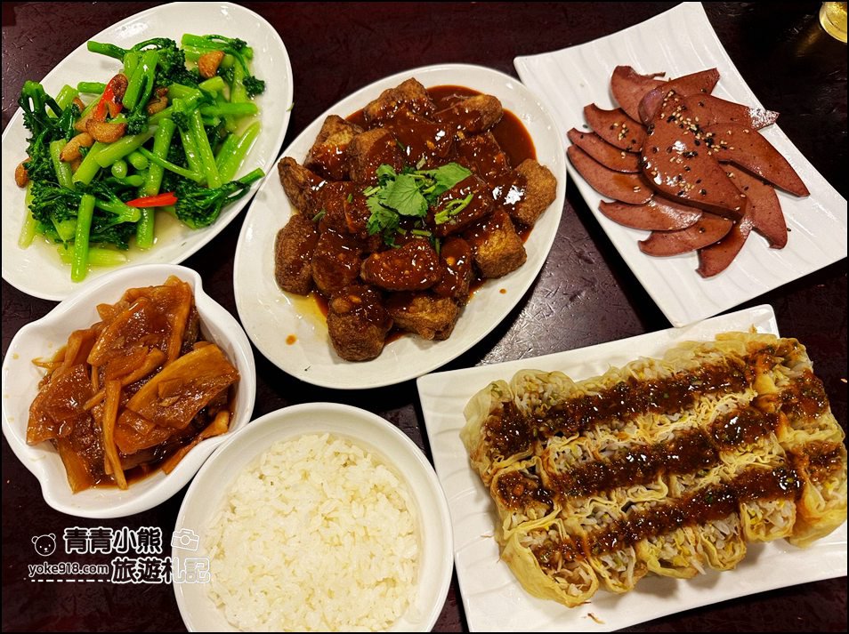 宜蘭美食》人氣強強滾的番割田甕缸雞~烤雞好香，涼菜熱炒也不錯 @青青小熊＊旅遊札記