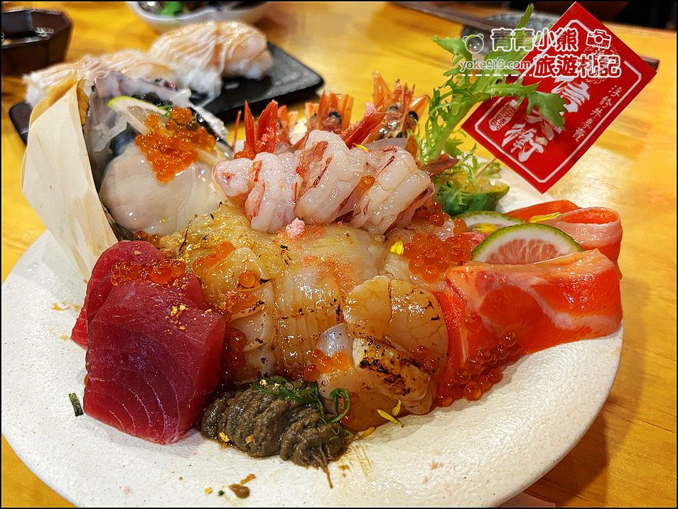 台中景點》信兵衛手作壽司丼飯專門店，超浮誇的海鮮丼飯~新鮮美味的滿滿海鮮 @青青小熊＊旅遊札記