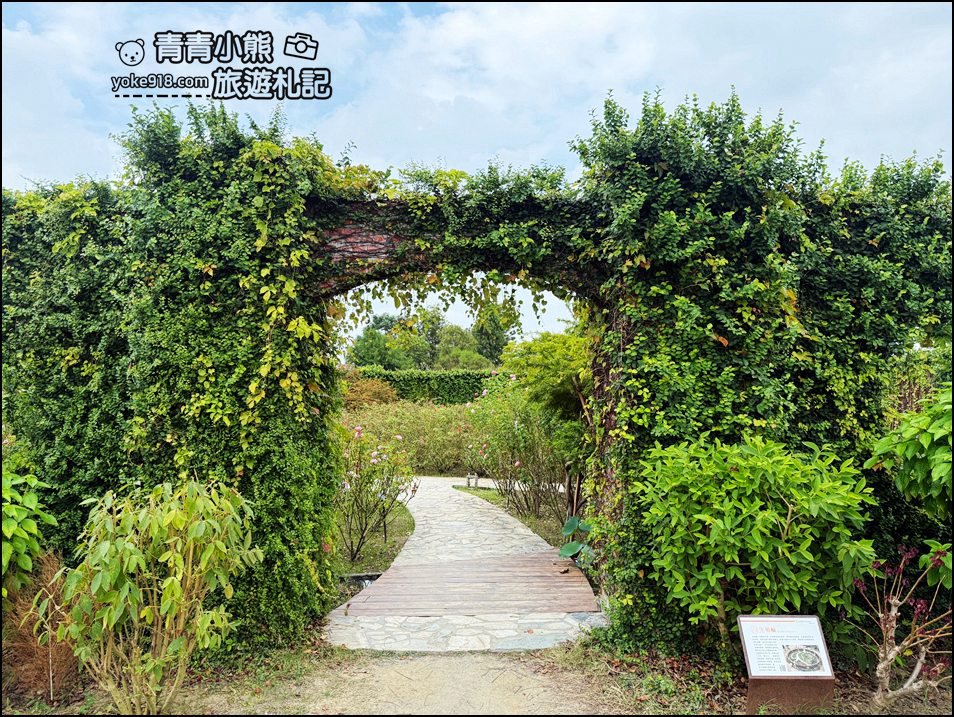台南景點》雅聞湖濱療癒森林玫瑰花季,玫瑰盛開好漂亮~還有好可愛的歐式小屋超好拍。 @青青小熊*旅遊札記 台南景點》雅聞湖濱療癒森林玫瑰花季,玫瑰盛開好漂亮~還有好可愛的歐式小屋超好拍。 @青青小熊*旅遊札記