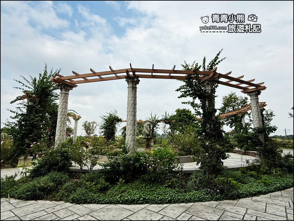 台南景點》雅聞湖濱療癒森林玫瑰花季,玫瑰盛開好漂亮~還有好可愛的歐式小屋超好拍。 @青青小熊*旅遊札記 台南景點》雅聞湖濱療癒森林玫瑰花季,玫瑰盛開好漂亮~還有好可愛的歐式小屋超好拍。 @青青小熊*旅遊札記
