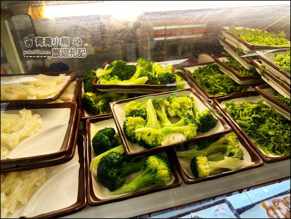 嘉義美食》阿宏師火雞肉飯，火雞肉軟嫩.油蔥超香~一碗不夠老闆再來一碗 @青青小熊＊旅遊札記