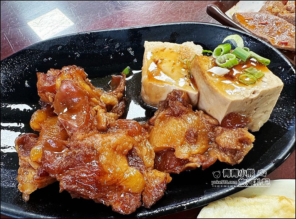 嘉義美食》阿宏師火雞肉飯，火雞肉軟嫩.油蔥超香~一碗不夠老闆再來一碗 @青青小熊＊旅遊札記