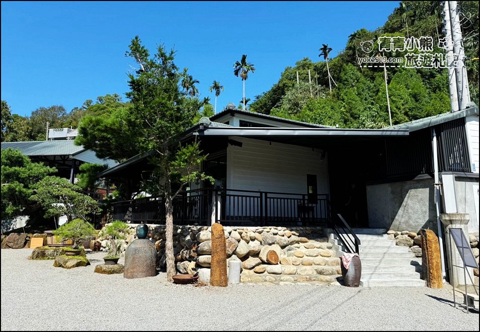 苗栗卓蘭景點》C3咖啡~庭園造景、各種盆栽，還有日式塌塌米的座位區充滿悠閒自在的空間 @青青小熊＊旅遊札記