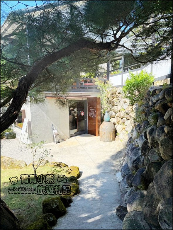 苗栗卓蘭景點》C3咖啡~庭園造景、各種盆栽，還有日式塌塌米的座位區充滿悠閒自在的空間 @青青小熊＊旅遊札記