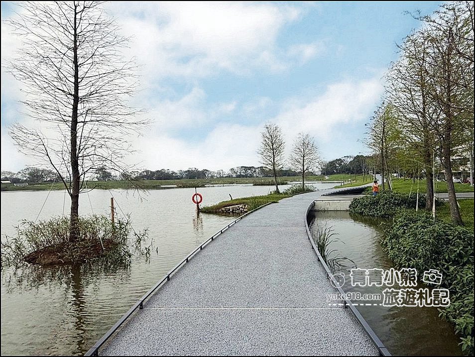 桃園新景點》華興池生態埤塘公園~.美麗的水上步道.玻璃觀景咖啡廳.好玩的兒童遊具 @青青小熊＊旅遊札記