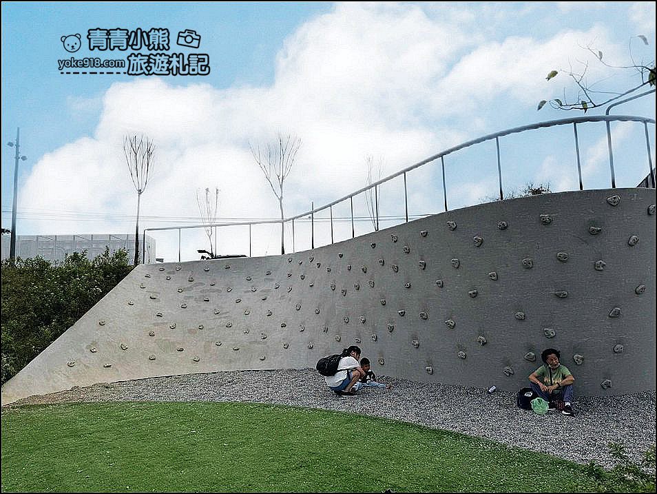 桃園新景點》華興池生態埤塘公園~.美麗的水上步道.玻璃觀景咖啡廳.好玩的兒童遊具 @青青小熊＊旅遊札記