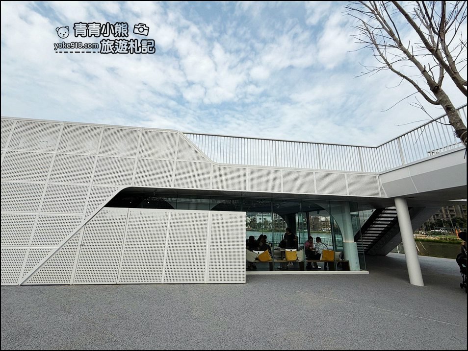 桃園新景點》華興池生態埤塘公園~.美麗的水上步道.玻璃觀景咖啡廳.好玩的兒童遊具 @青青小熊＊旅遊札記