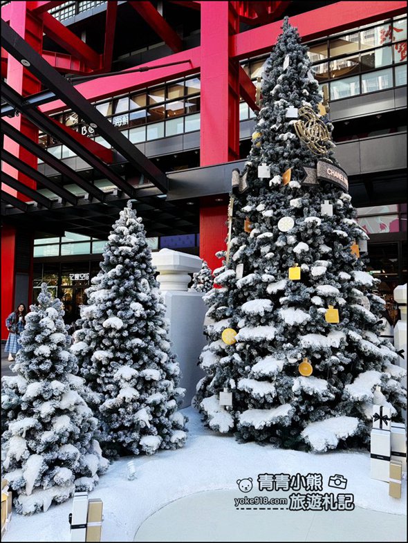 台北景點》2024最新聖誕燈飾~信義區下雪了，白雪秘境,巨大禮物盒,水晶球，還有雪景聖誕樹 @青青小熊＊旅遊札記