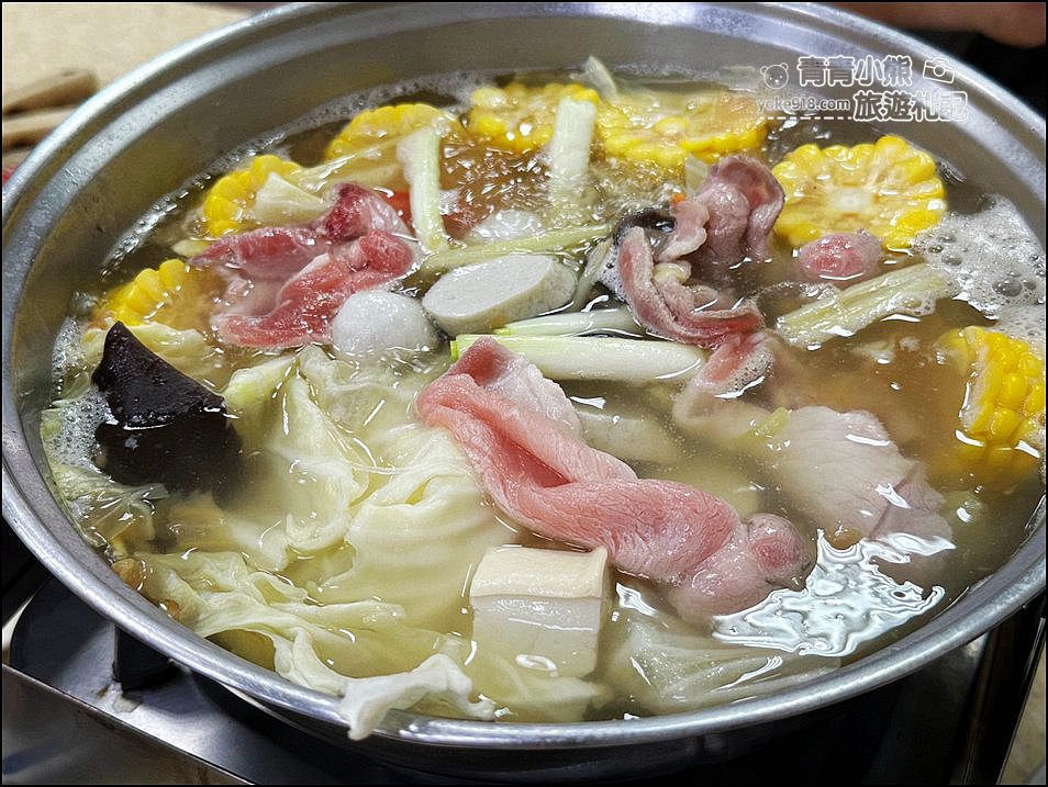 台南美食》松大沙茶豬牛肉爐小吃店~湯鮮肉美，還有好吃特色沙茶醬 @青青小熊＊旅遊札記
