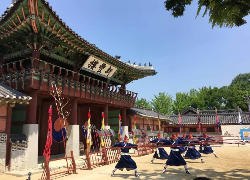 韓國自由行》京畿道一日遊好輕鬆,水原新景點星空圖書館 ,穿梭古華城 ,走進夢幻光明洞窟 @青青小熊*旅遊札記 韓國自由行》京畿道一日遊好輕鬆,水原新景點星空圖書館 ,穿梭古華城 ,走進夢幻光明洞窟 @青青小熊*旅遊札記
