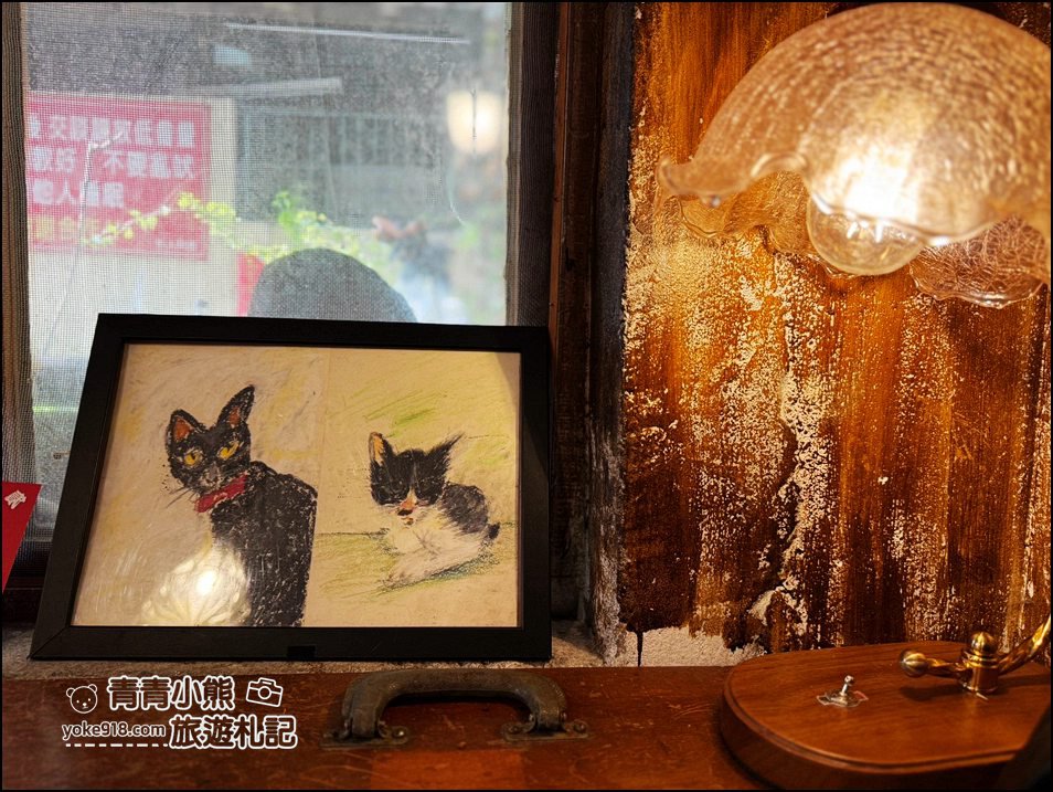 嘉義景點》隱身巷弄可以擼貓的 IN COFFEE，這裡的咩星人也太可愛 @青青小熊＊旅遊札記