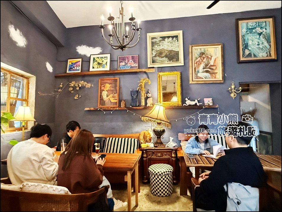 嘉義景點》隱身巷弄可以擼貓的 IN COFFEE，這裡的咩星人也太可愛 @青青小熊＊旅遊札記